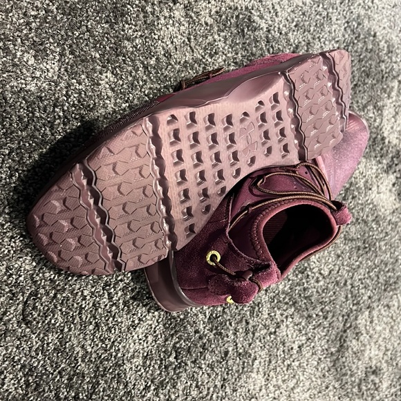 Womens size 7.5 under armor - Picture 3 of 4